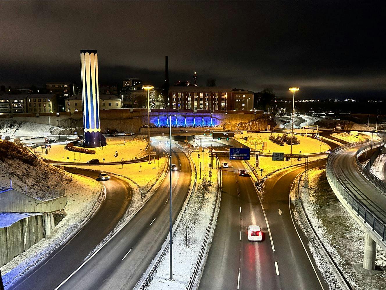 Tampereen keskustan saavutettavuutta henkilöautolla on kehitetty uudella Ratapihankadulla, josta ajetaan Hämpin parkkiin. Tässä Ratapihankatu yhdistyy Rantatunneliin