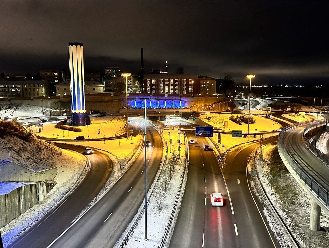 Tampereen keskustan saavutettavuutta henkilöautolla on kehitetty uudella Ratapihankadulla, josta ajetaan Hämpin parkkiin. Tässä Ratapihankatu yhdistyy Rantatunneliin