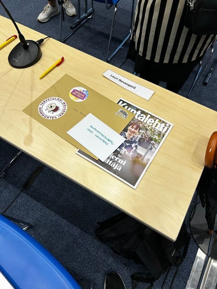 Pöydällä odotti lobbausta sekä kuntalehti
