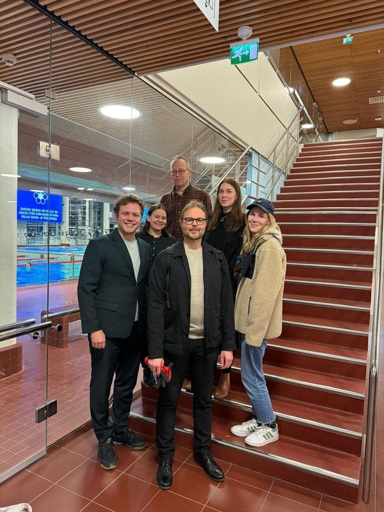 Asunto ja kiinteistölautakunta + kissan oksennus housuilla