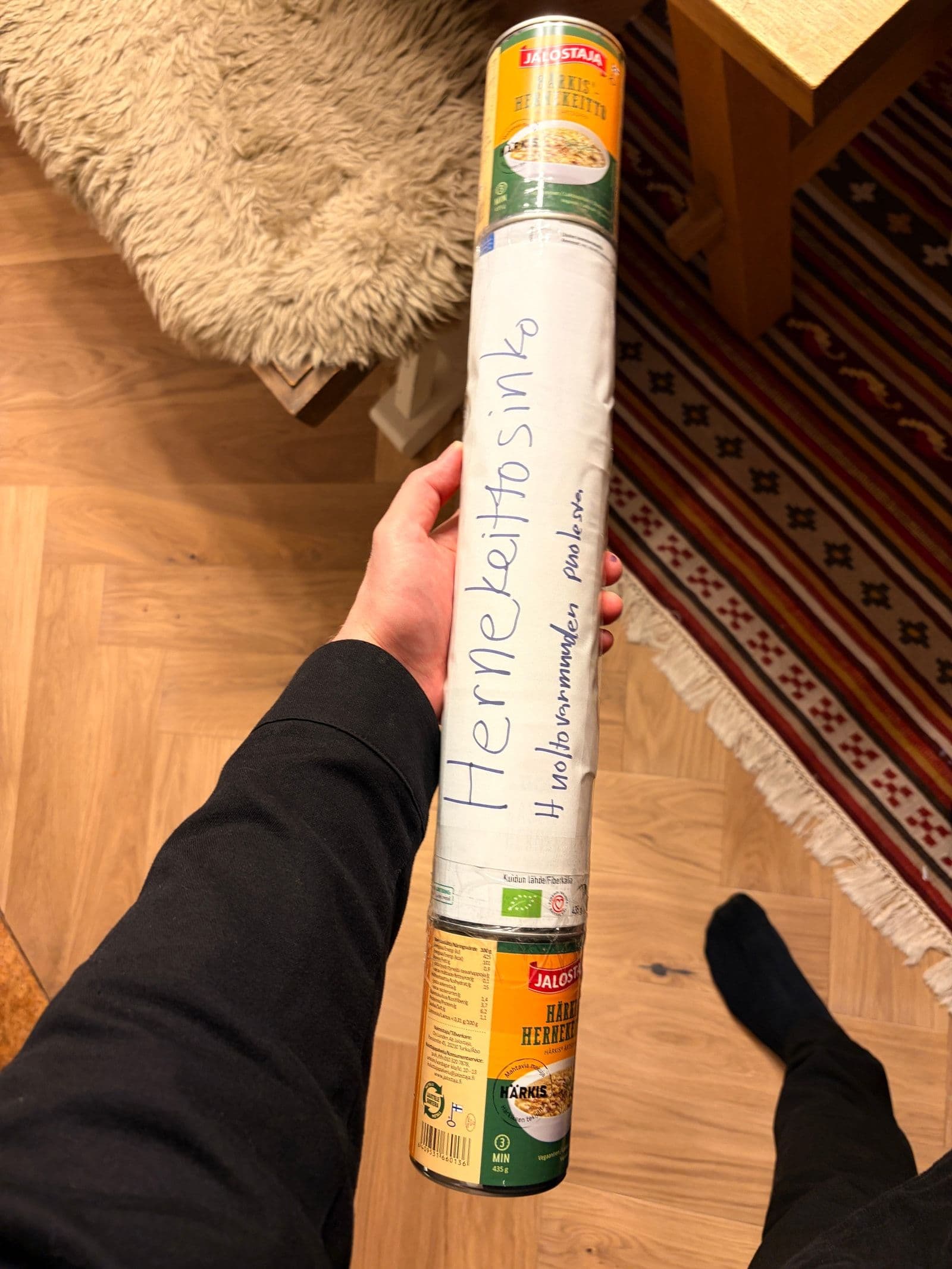 Vein Tampereen valtuuston pikkujoulujen secret santa -lahjaksi hernekeittosingon. Huoltovarmuuden nimissä.